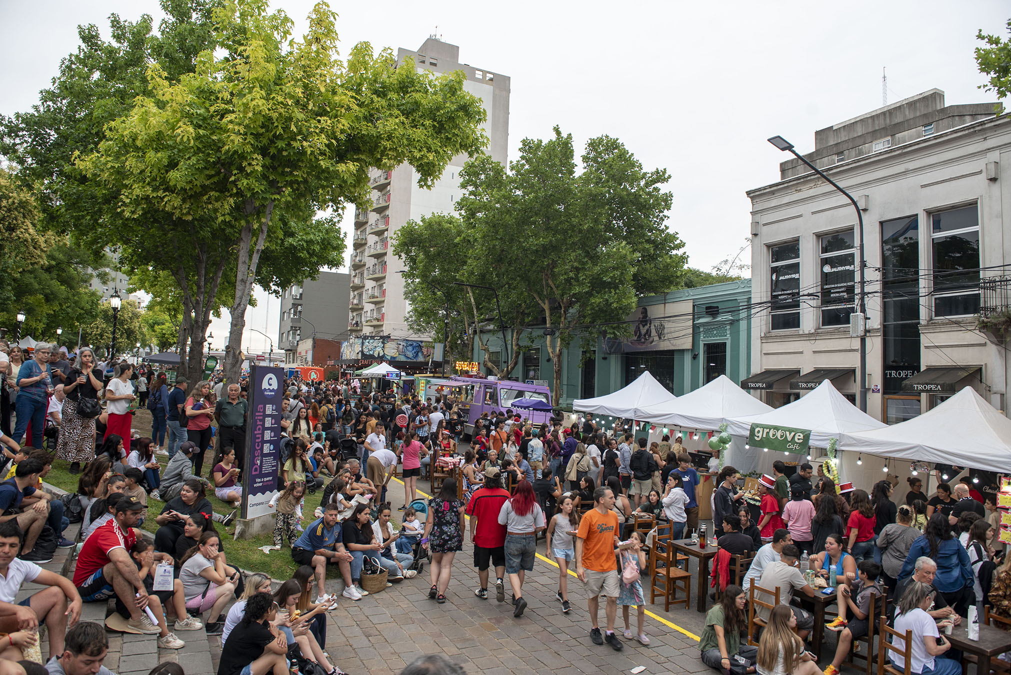 NOTICIAS CAMPANA:LA FIESTA DEL AUTOMOVIL Y EL ENCENDIDO DEL ARBOLITO IMPULSARON UN 70 % LAS VENTAS GASTRONOMICAS